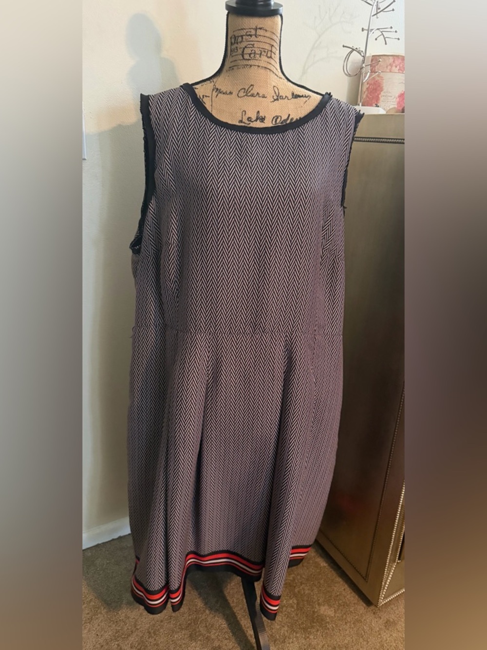 Jones New York Red and Black Chevron Sleeveless Mini Dress